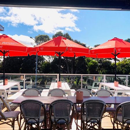 Bridport Bay Inn Ngoại thất bức ảnh